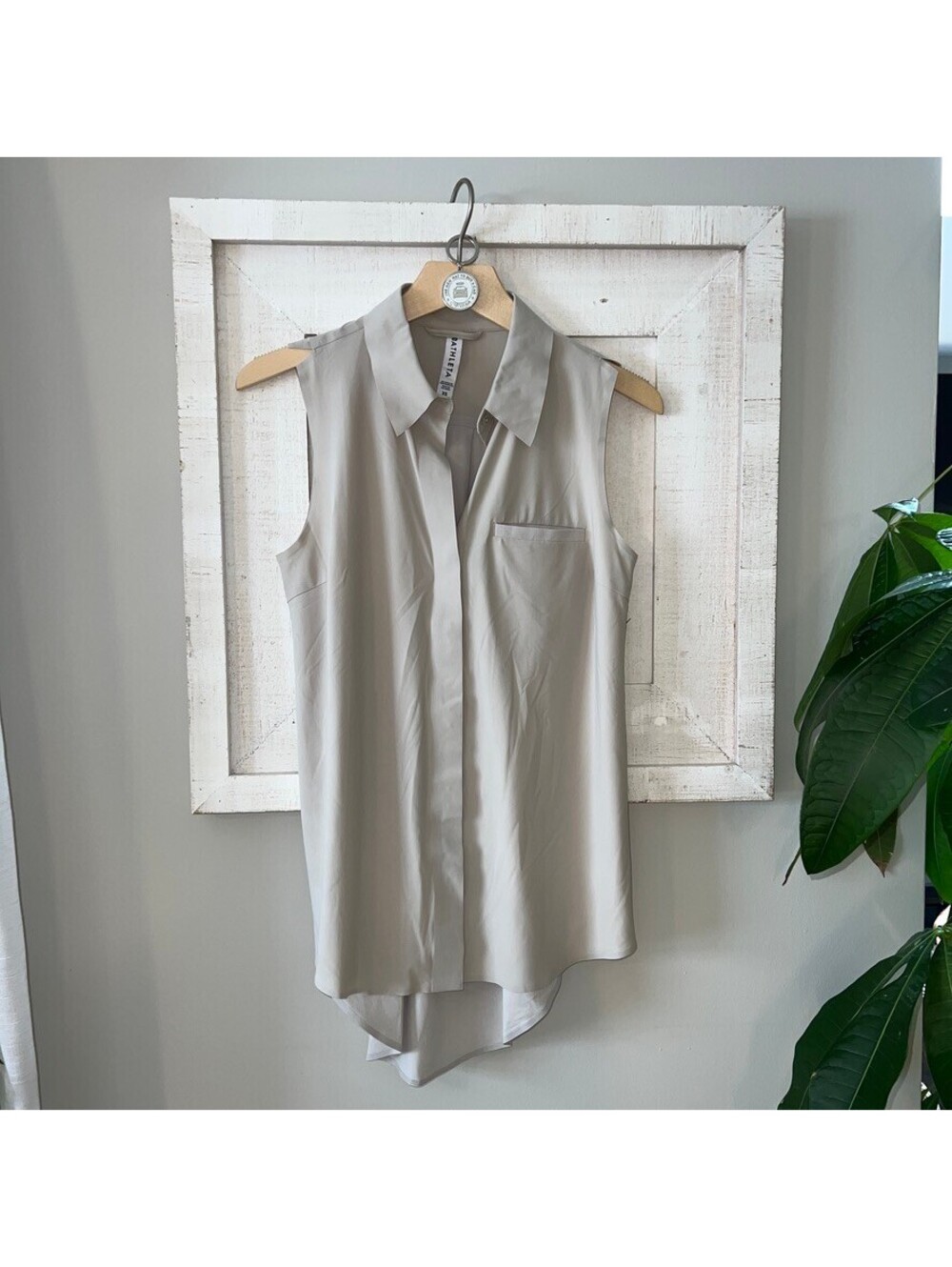 Athleta Urbanite sleeveless button down tank XS beige